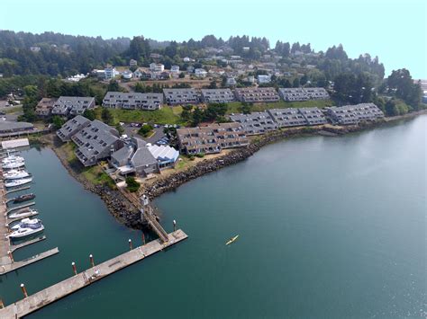 Hotels & Accommodation near Garibaldi Provincial Park .